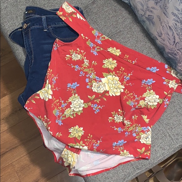 Floral Bodysuit!🌺 - Picture 3 of 3